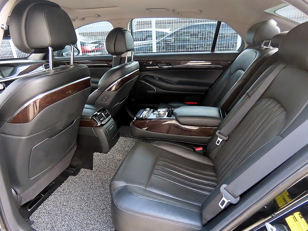 Genesis EQ900 - Vista 6