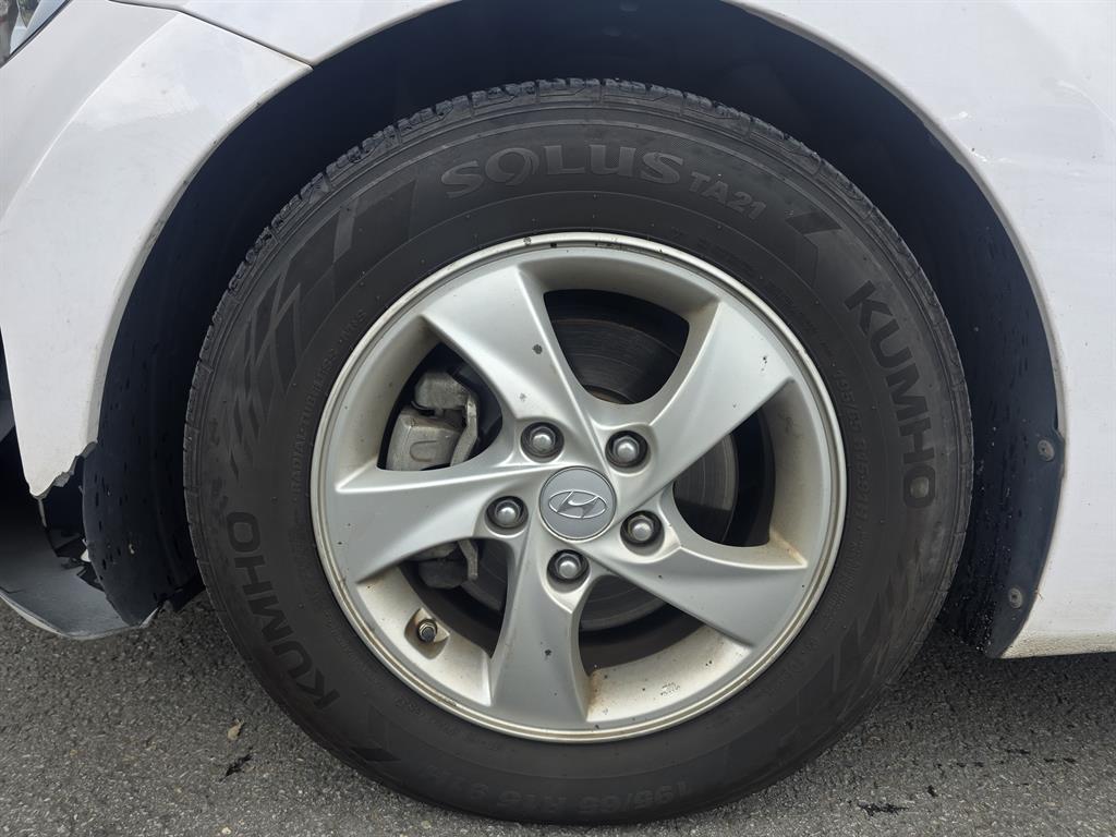 HYUNDAI Avante - Vista 10