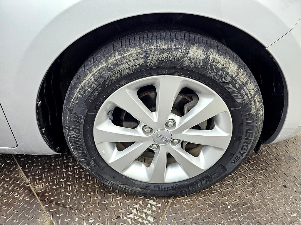 KIA Pride 2014 Plateado - Importación desde Corea - HF Imports Iquique - Foto 20