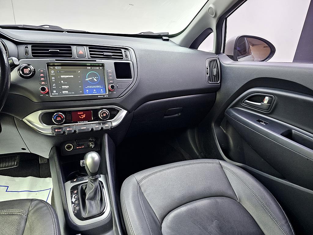 KIA Pride - Vista 10