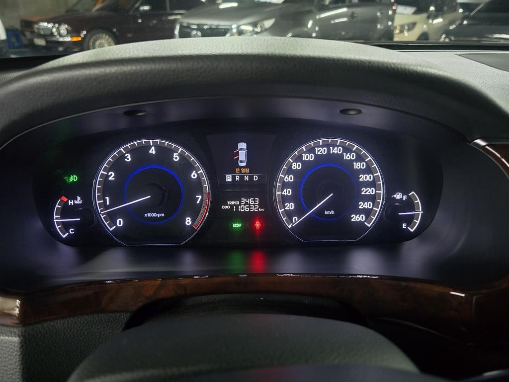 HYUNDAI Equus - Vista 10