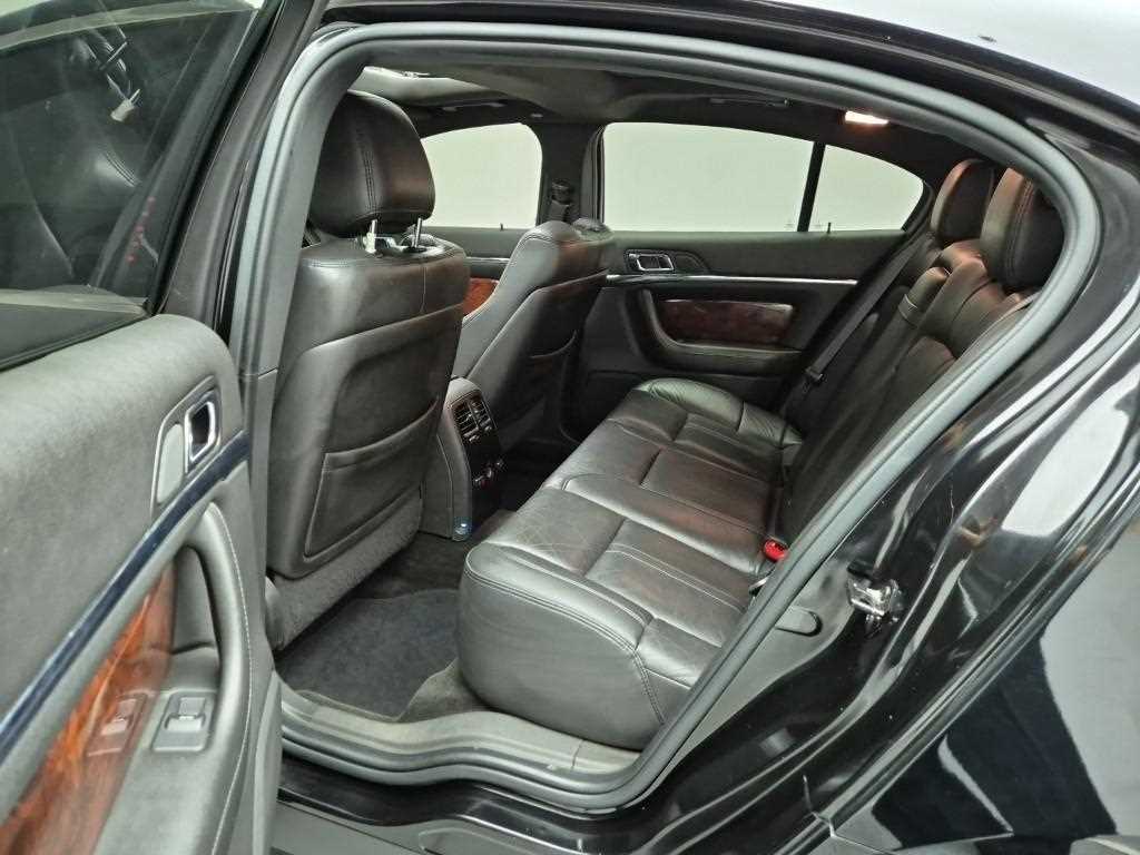 Lincoln MKS - Vista 12