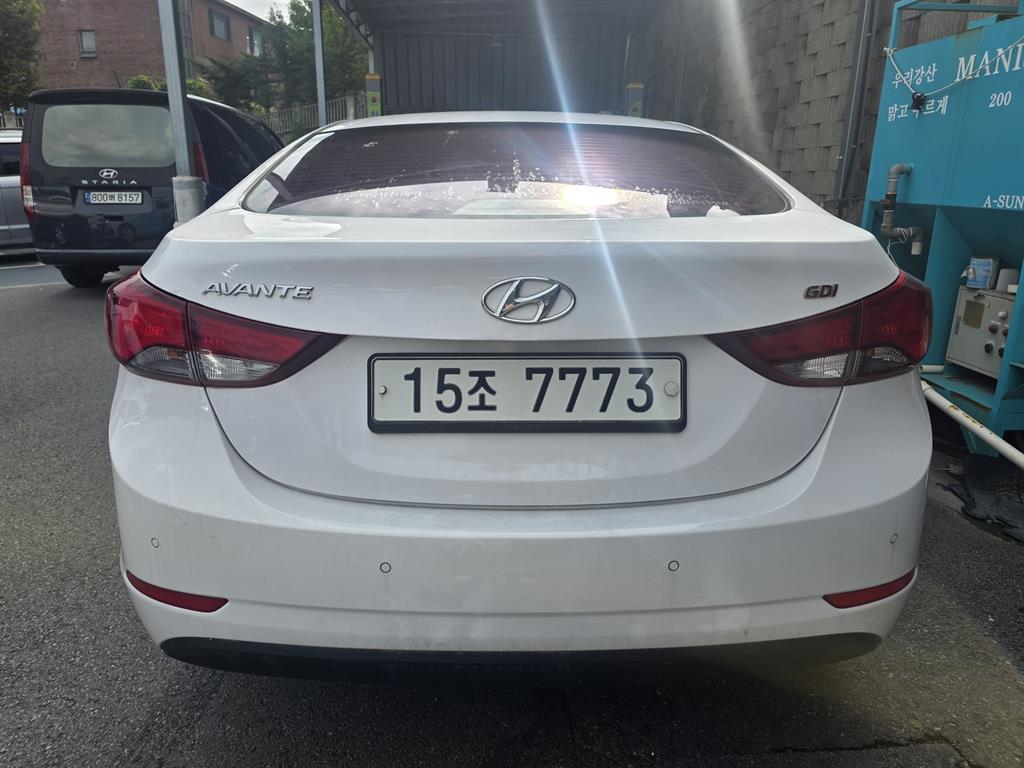 HYUNDAI Avante - Vista 2