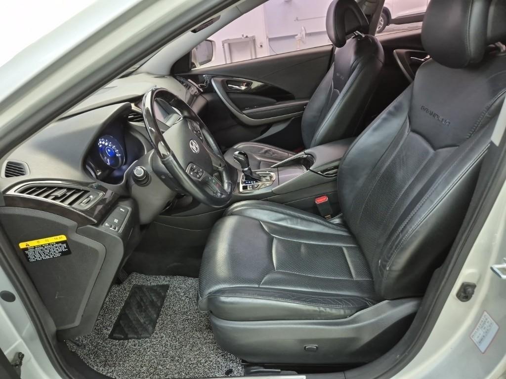 HYUNDAI Grandeur - Vista 11