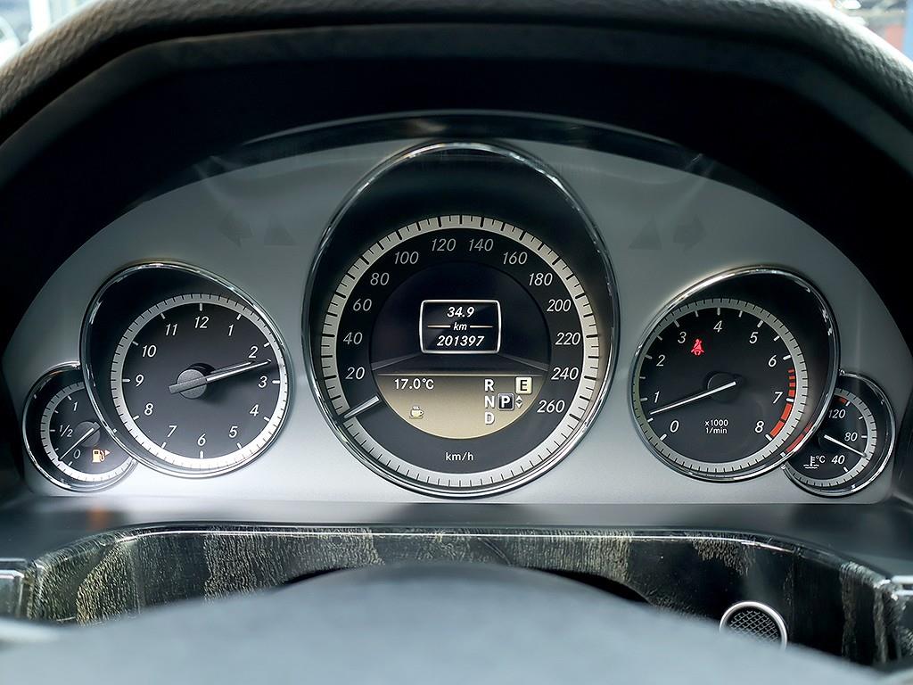 Mercedes Benz E class - Vista 11