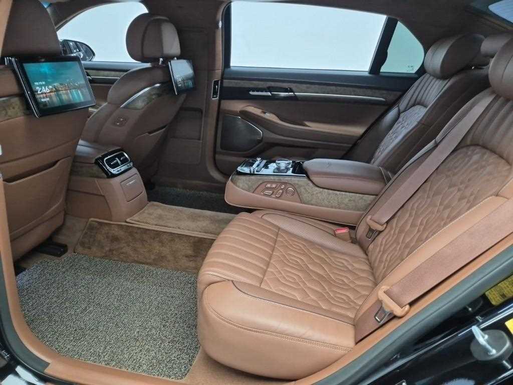 Genesis G90 - Vista 12