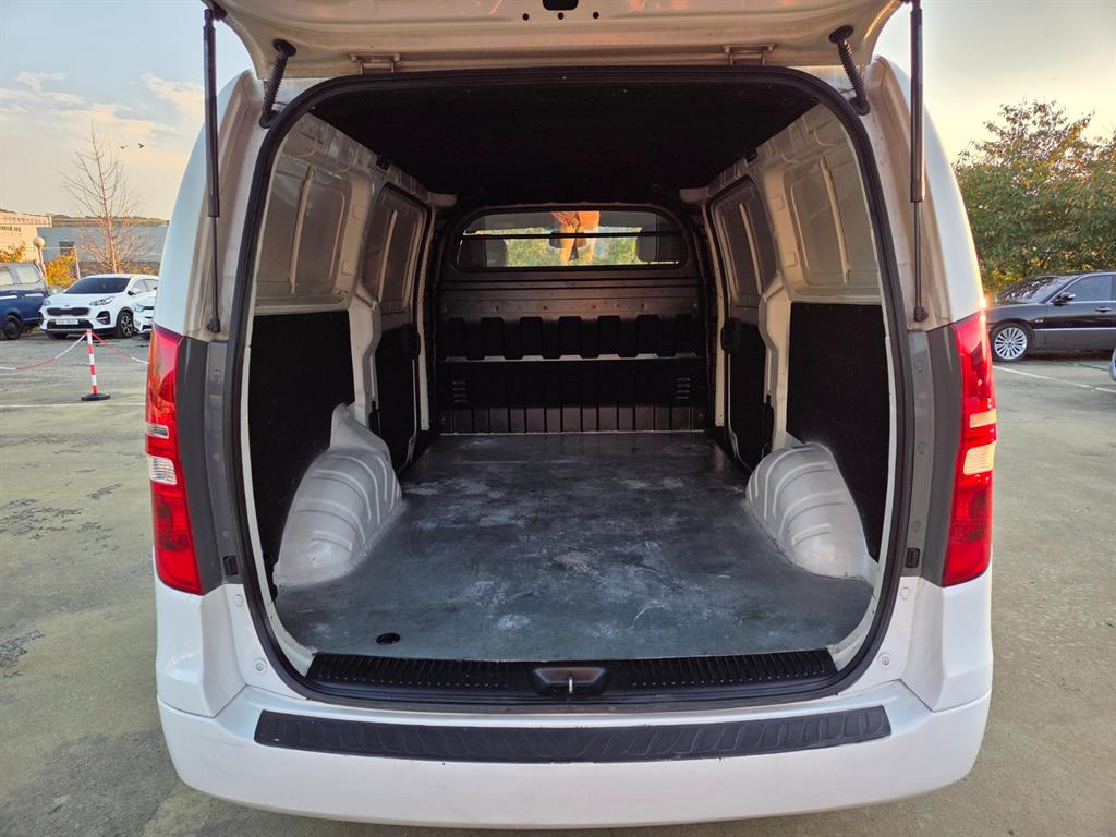 HYUNDAI Starex 2011 Blanco - Importación desde Corea - HF Imports Iquique - Foto 18