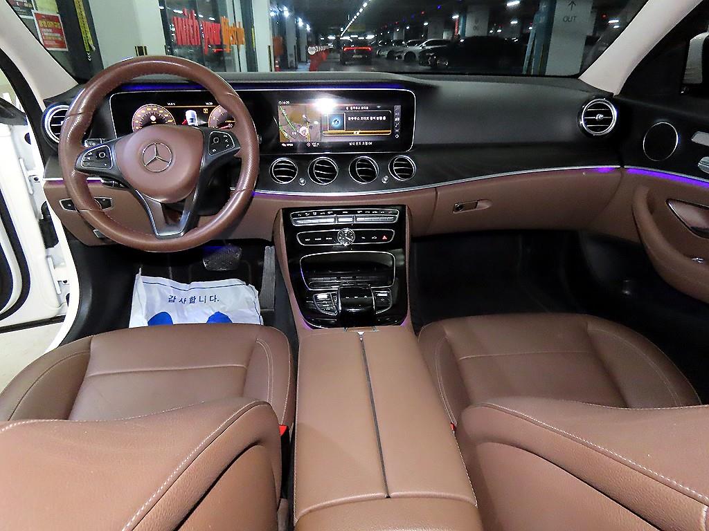 Mercedes Benz E class - Vista 10