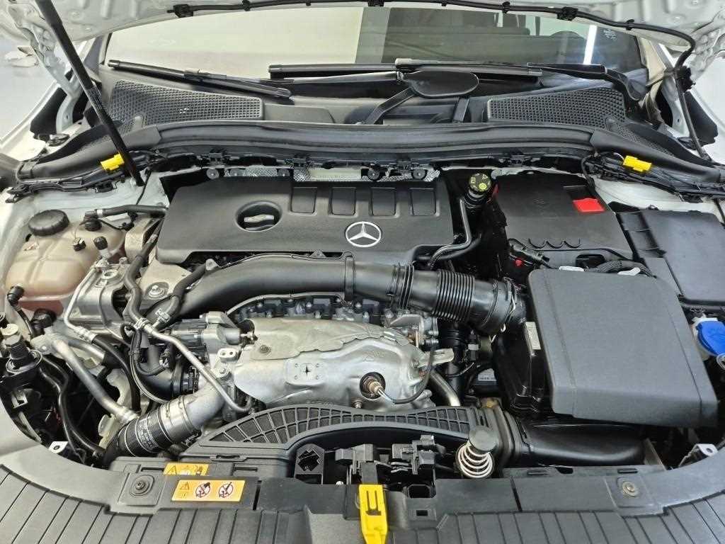 Mercedes Benz GLA Class - Vista 5