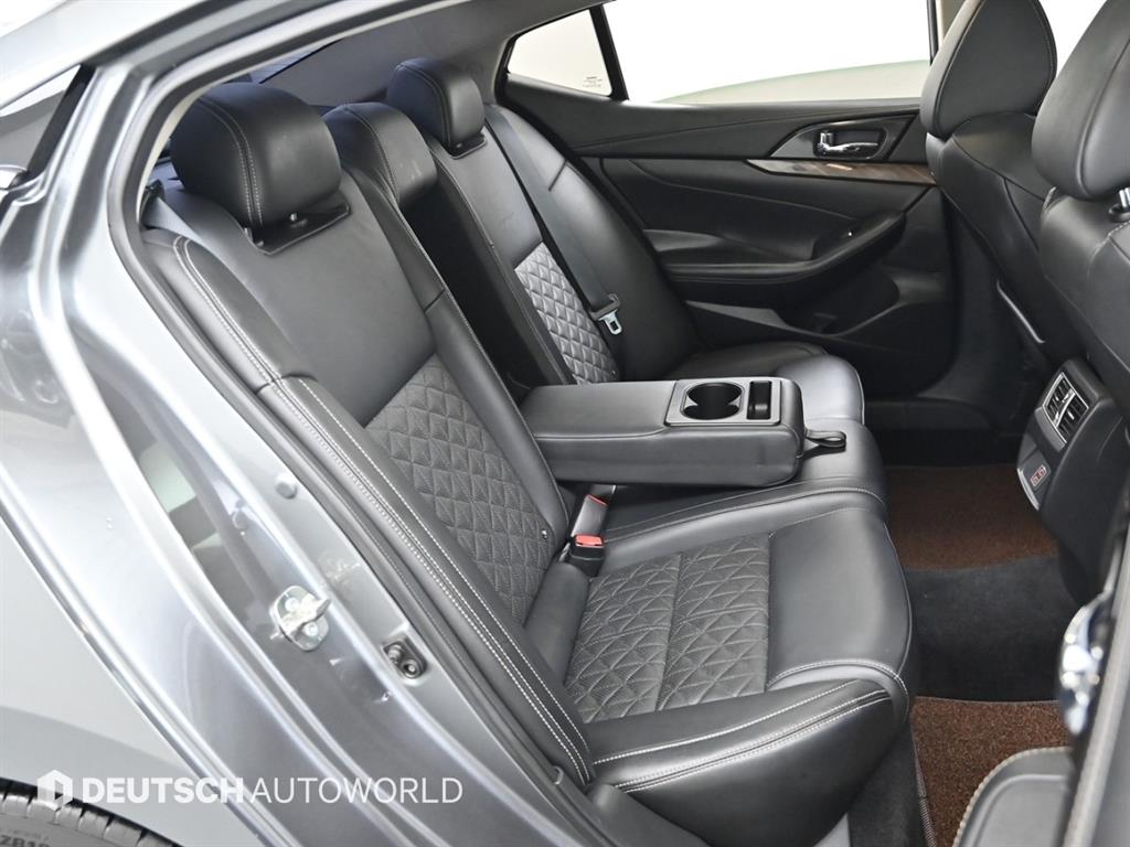 Nissan Maxima - Vista 12