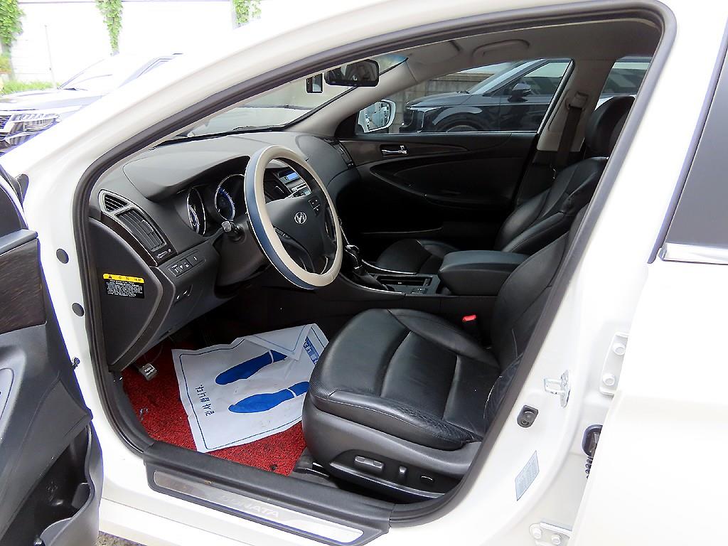 HYUNDAI Sonata - Vista 5