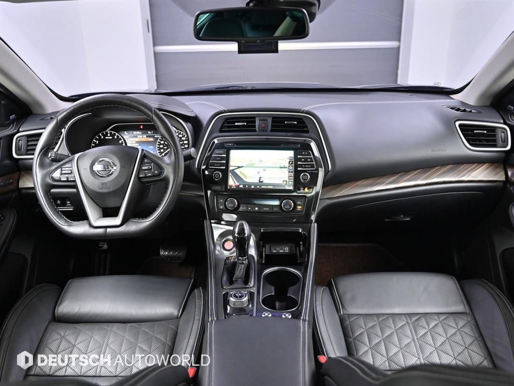 Nissan Maxima - Vista 7