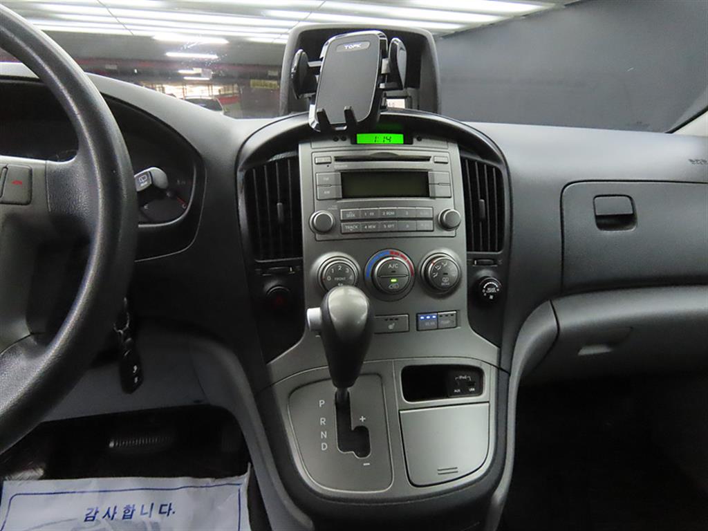 HYUNDAI Starex - Vista 7