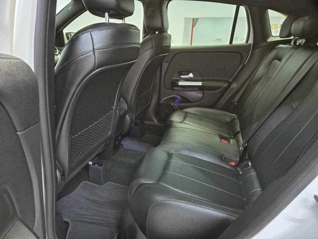 Mercedes Benz GLA Class - Vista 12