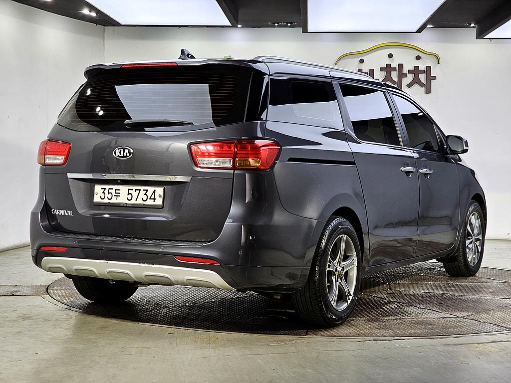 KIA Carnival - Vista 4