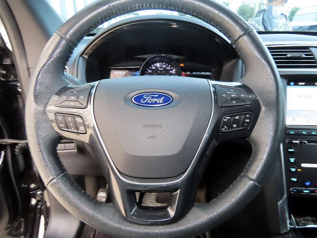 Ford Explorer - Vista 8