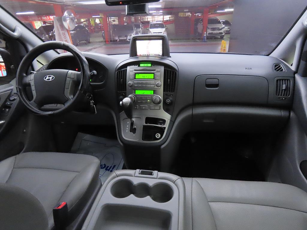 HYUNDAI Starex - Vista 5