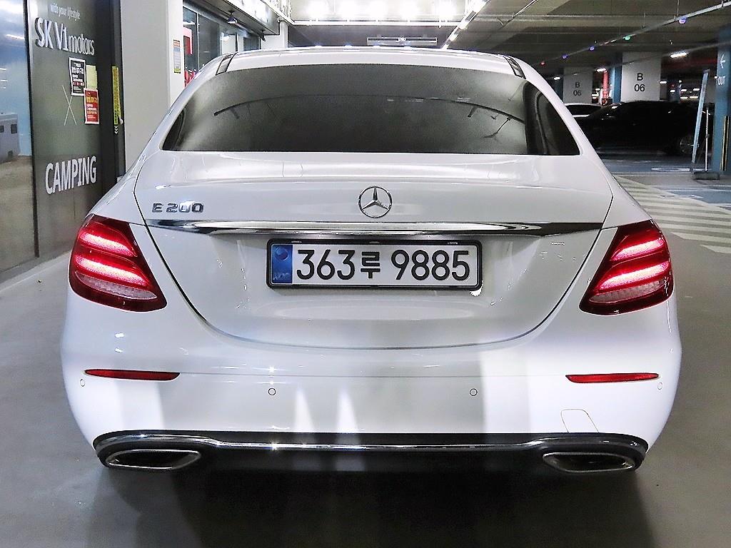 Mercedes Benz E class - Vista 5