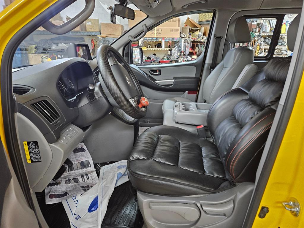 HYUNDAI Starex - Vista 7