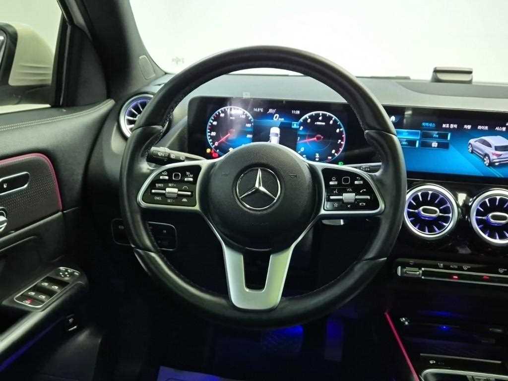 Mercedes Benz GLA Class - Vista 9