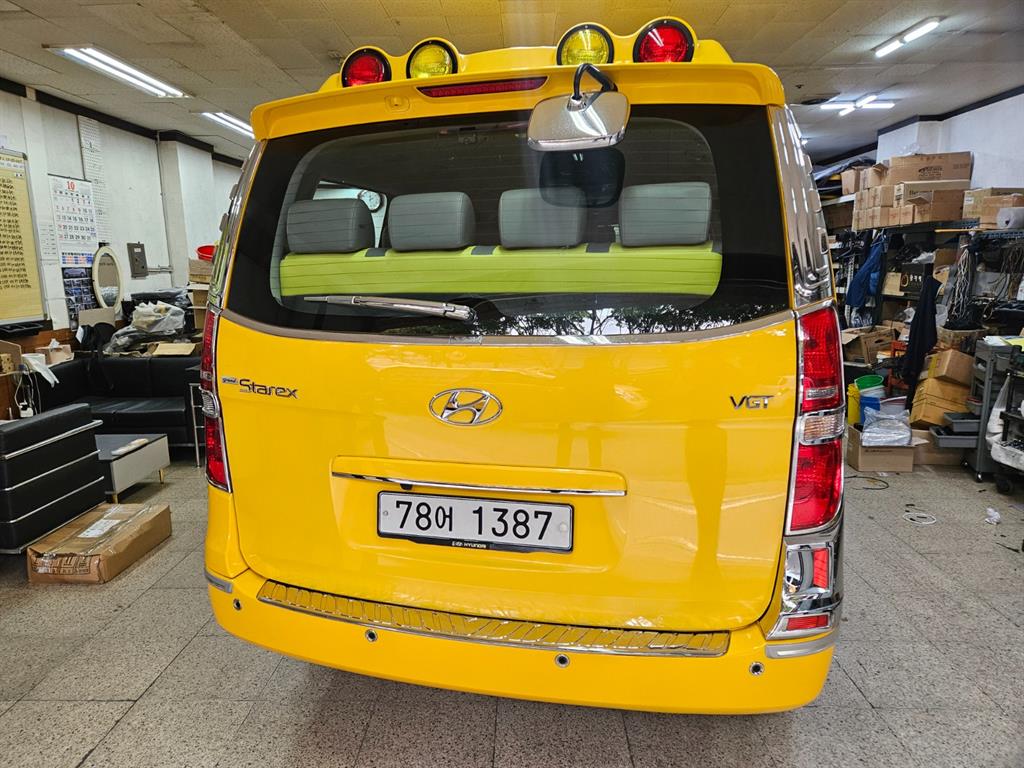 HYUNDAI Starex - Vista 4