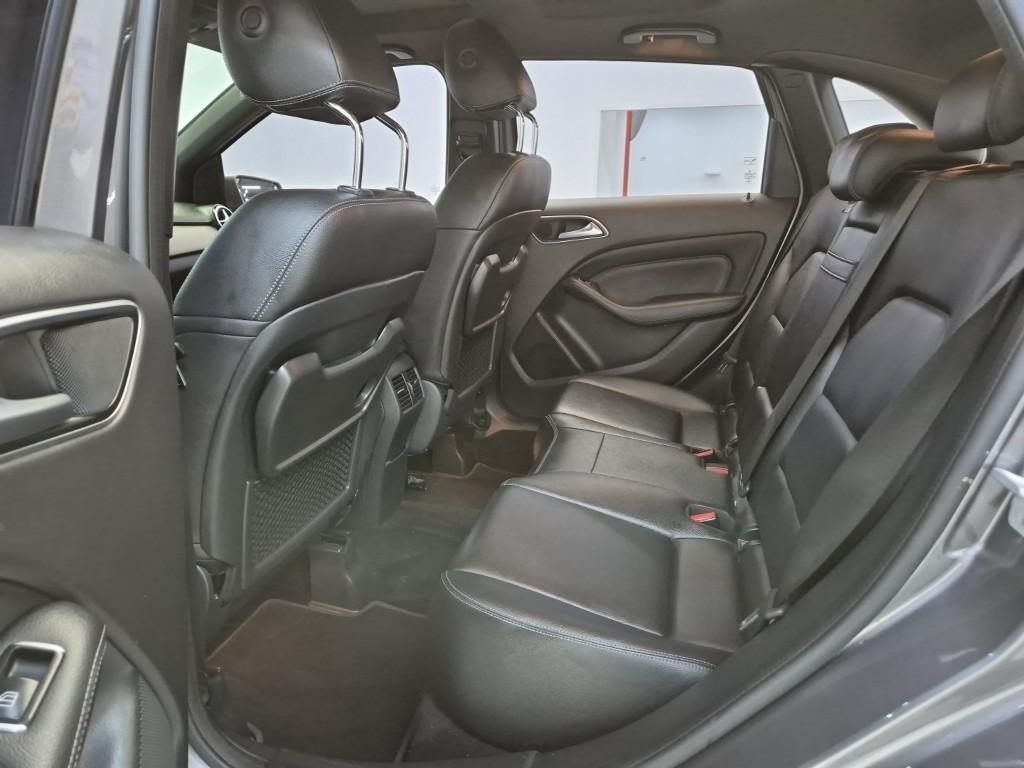 Mercedes Benz B Class (MY B) - Vista 12