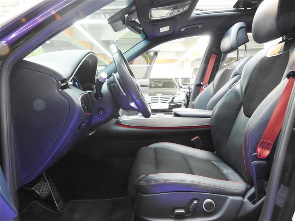 Genesis GV70 - Vista 8