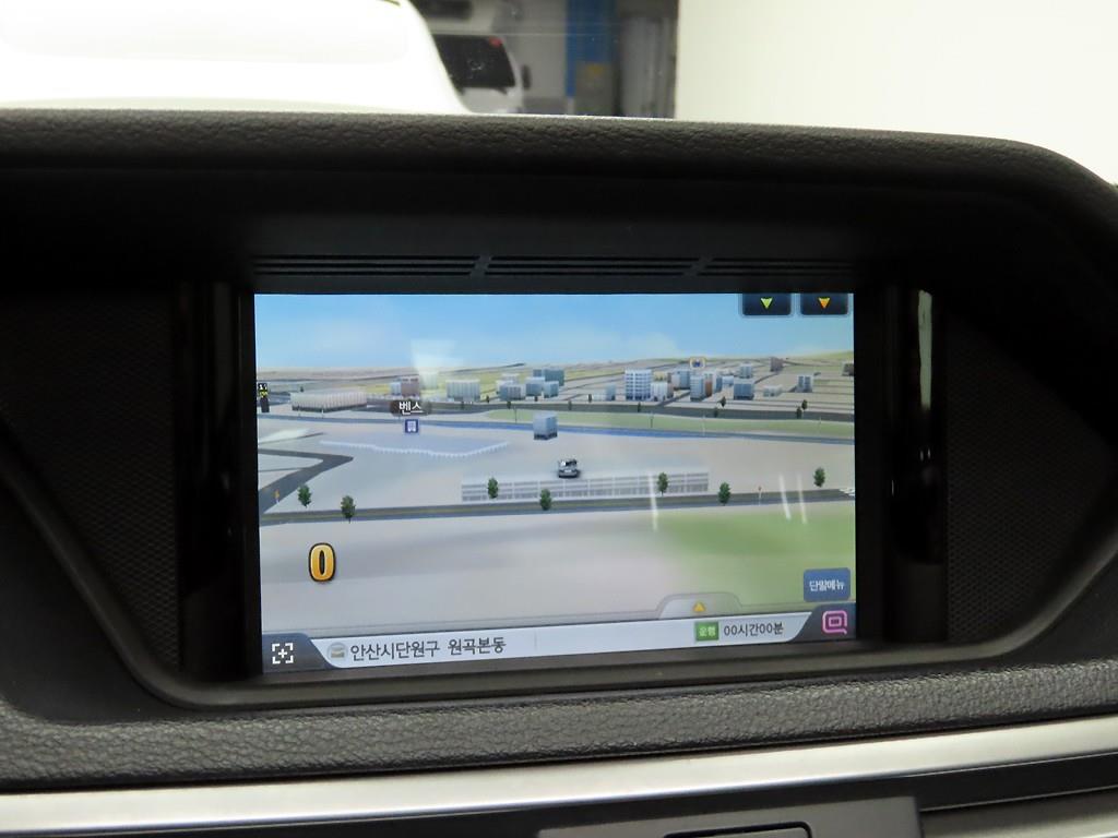 Mercedes Benz E class - Vista 8