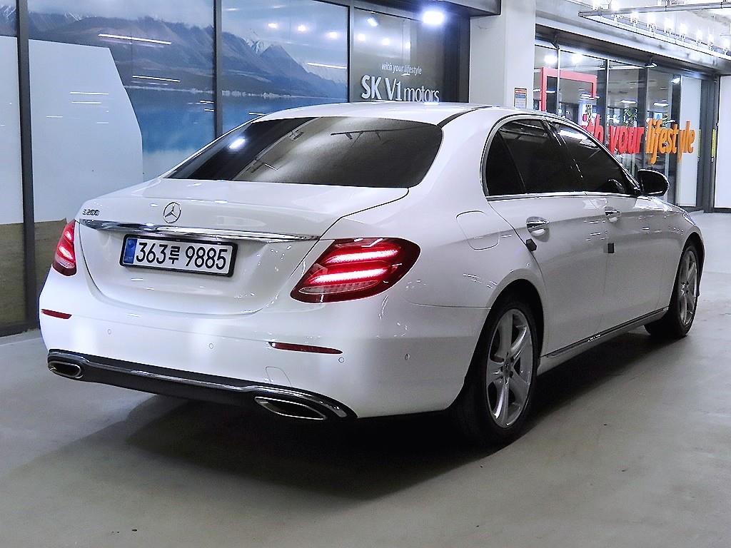Mercedes Benz E class - Vista 4