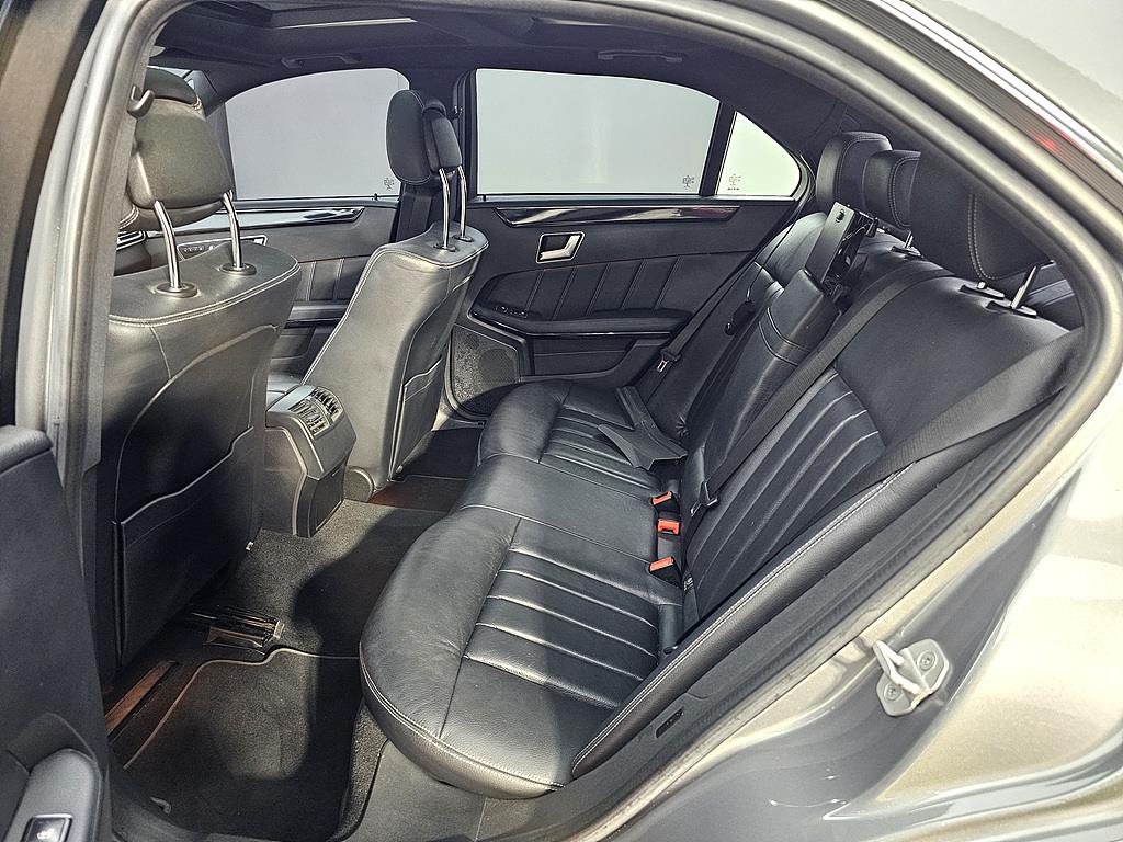 Mercedes Benz E class - Vista 9