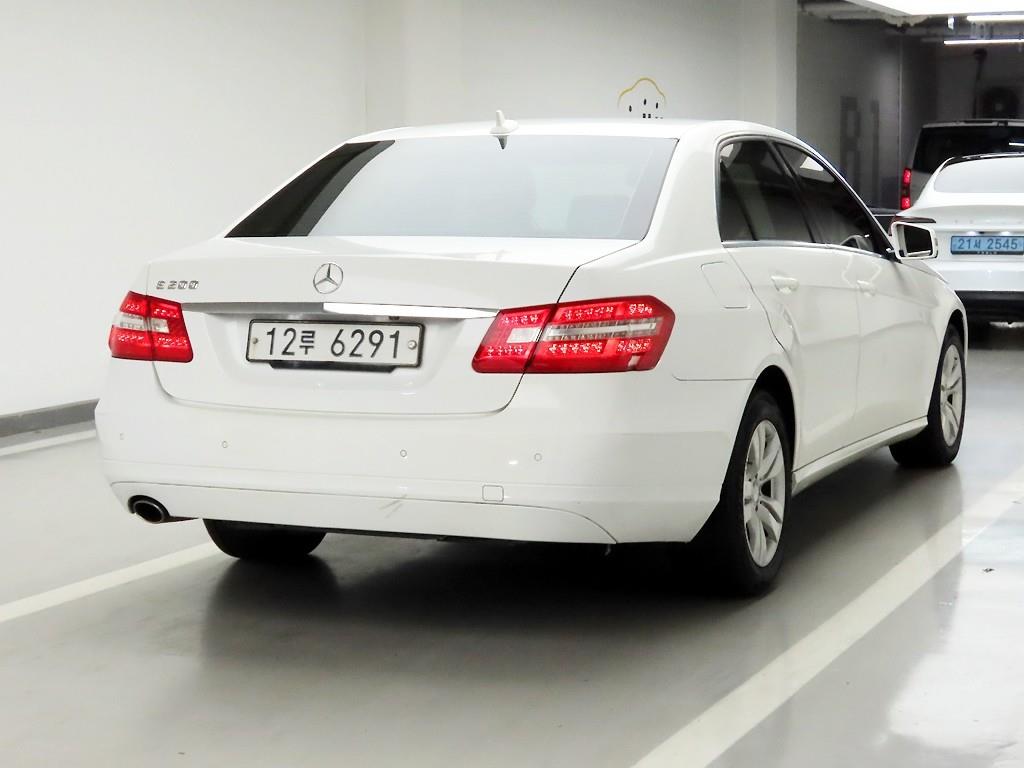 Mercedes Benz E class - Vista 4