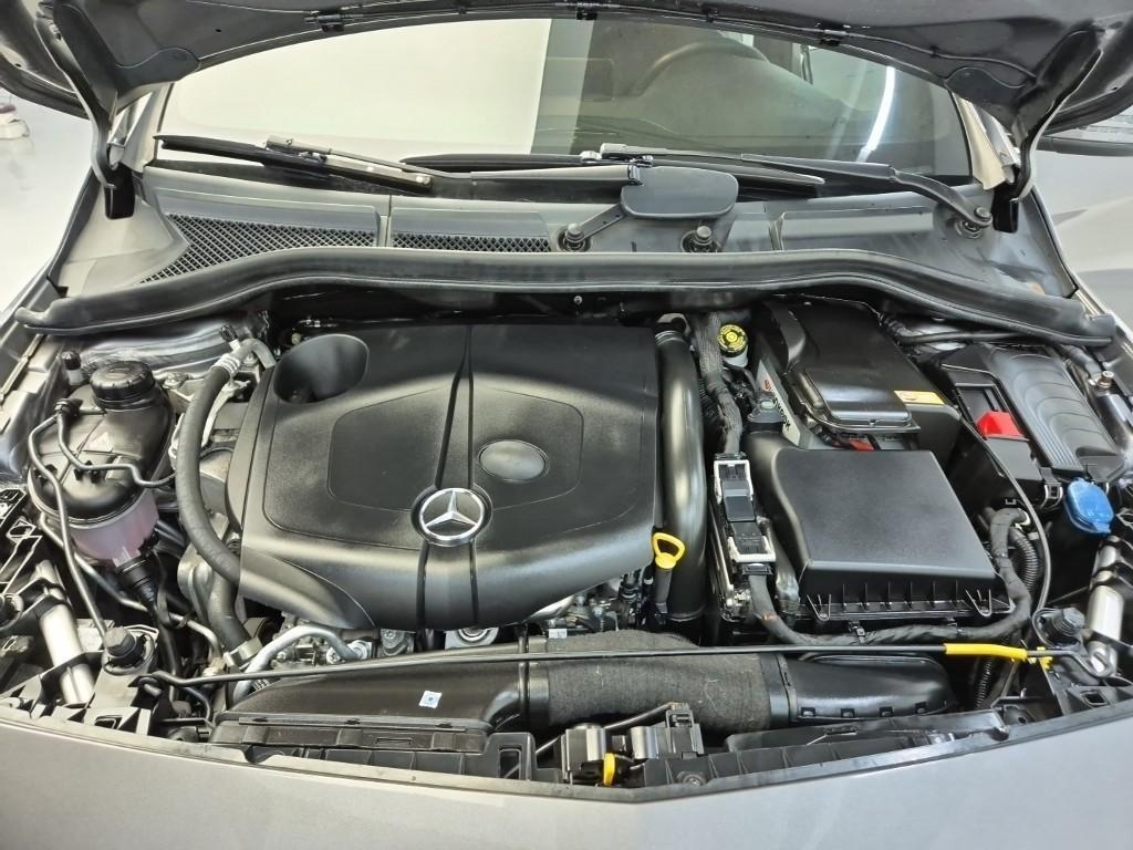 Mercedes Benz B Class (MY B) - Vista 5