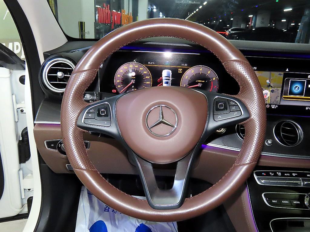 Mercedes Benz E class - Vista 8