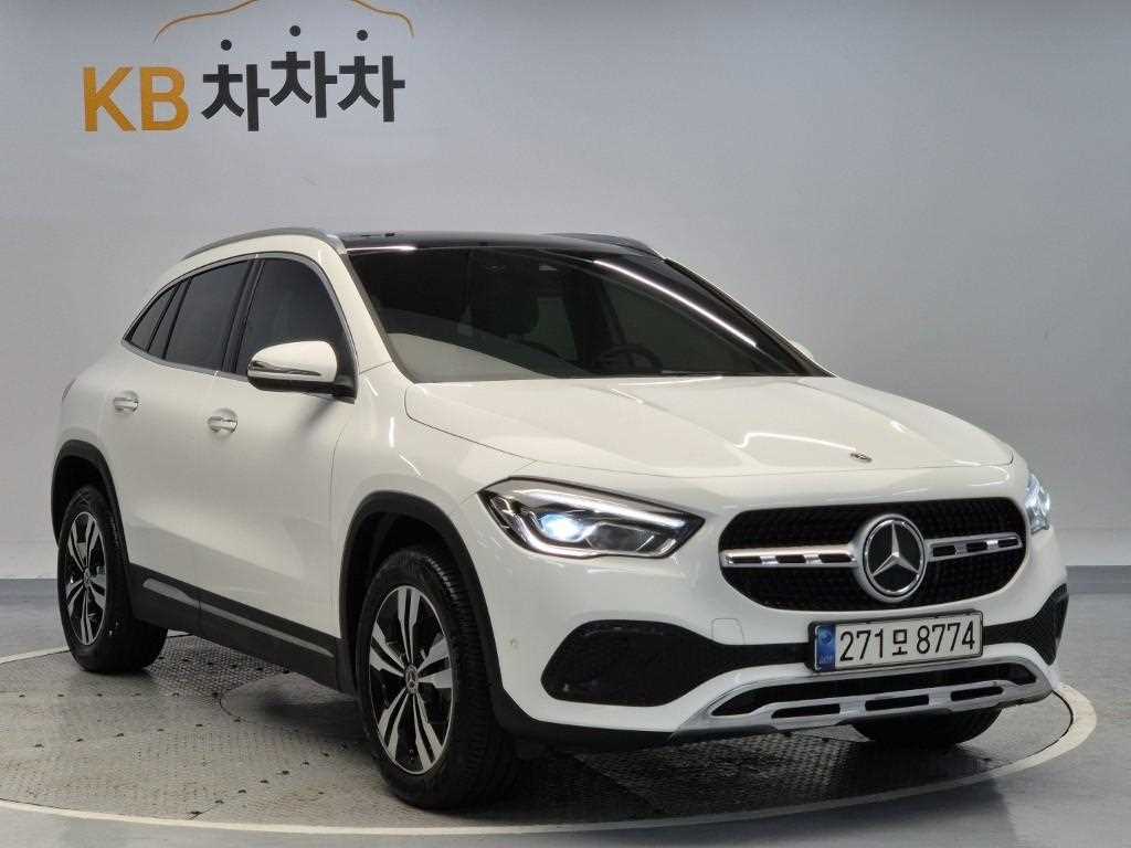 Mercedes Benz GLA Class - Vista 4