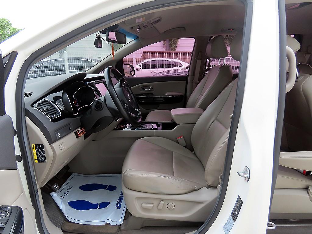 KIA Carnival - Vista 5