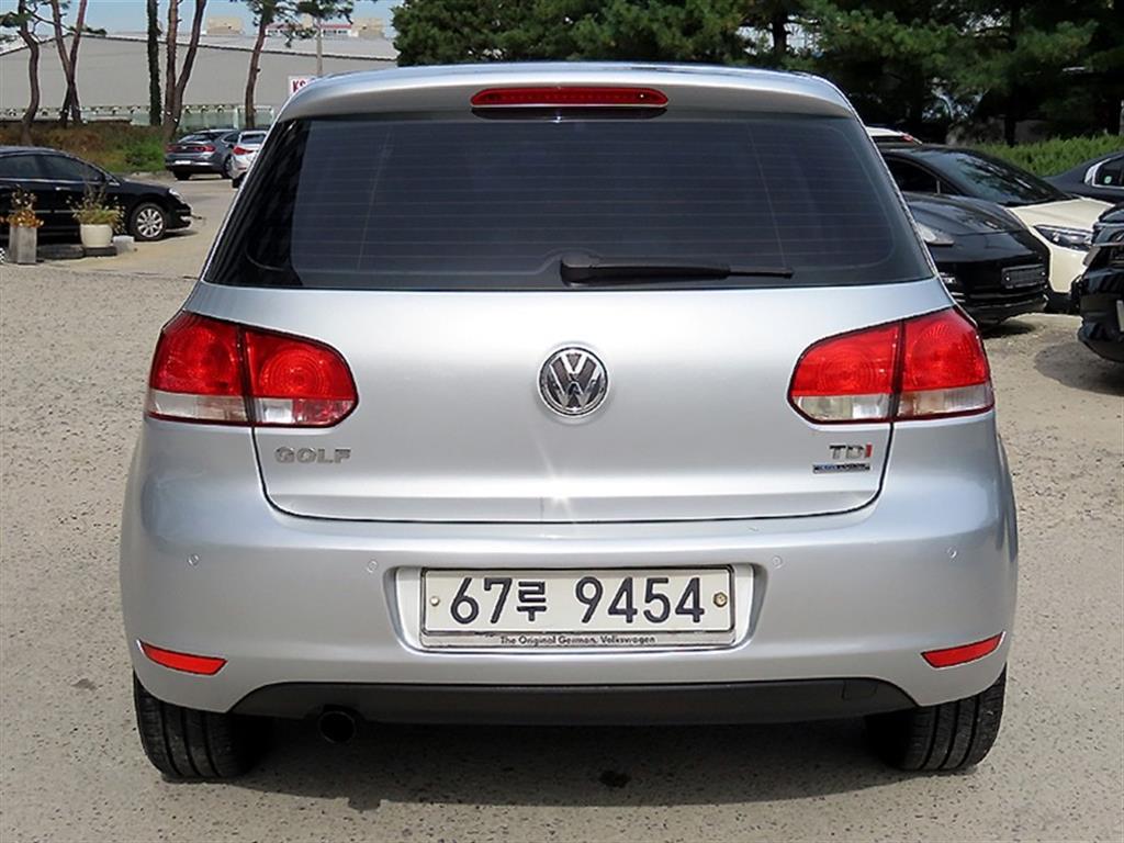 Volkswagen Golf - Vista 4