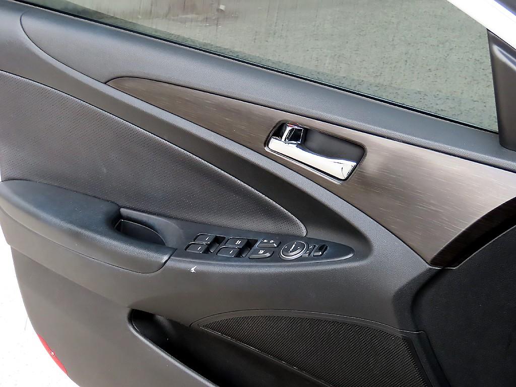 HYUNDAI Sonata - Vista 12