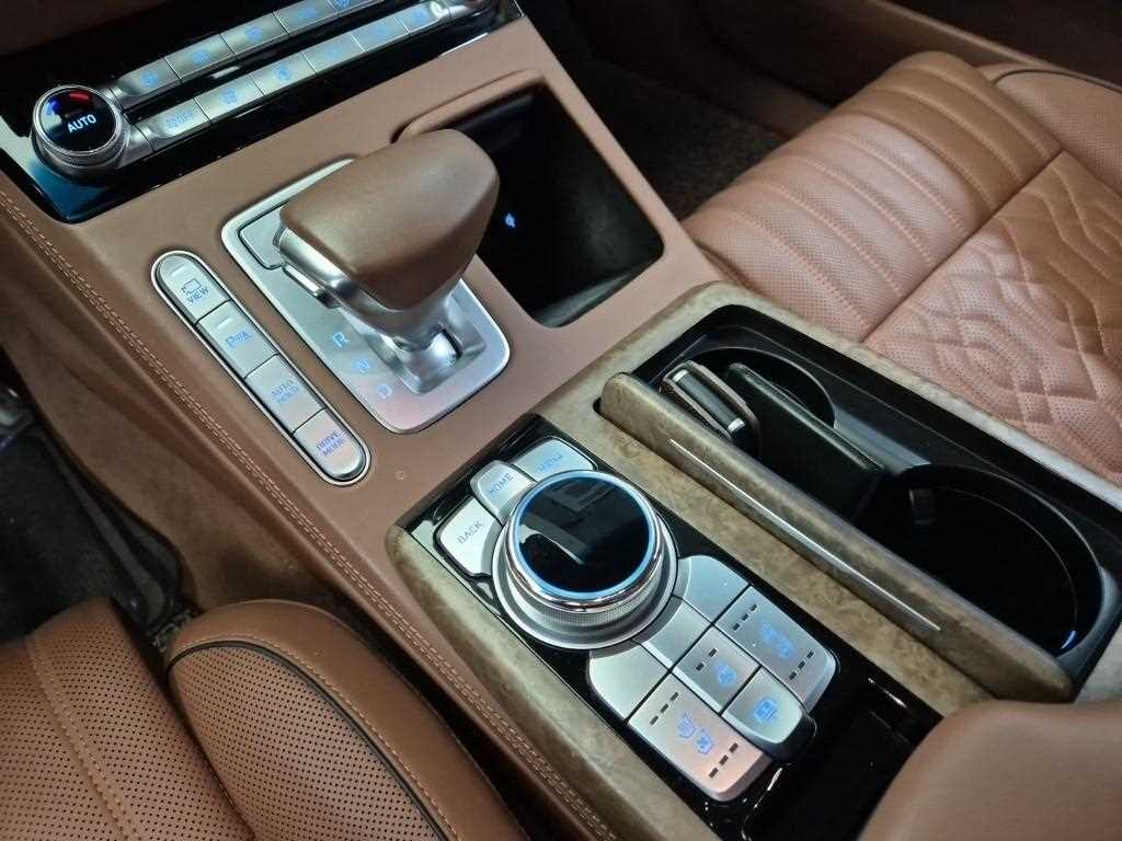 Genesis G90 - Vista 8