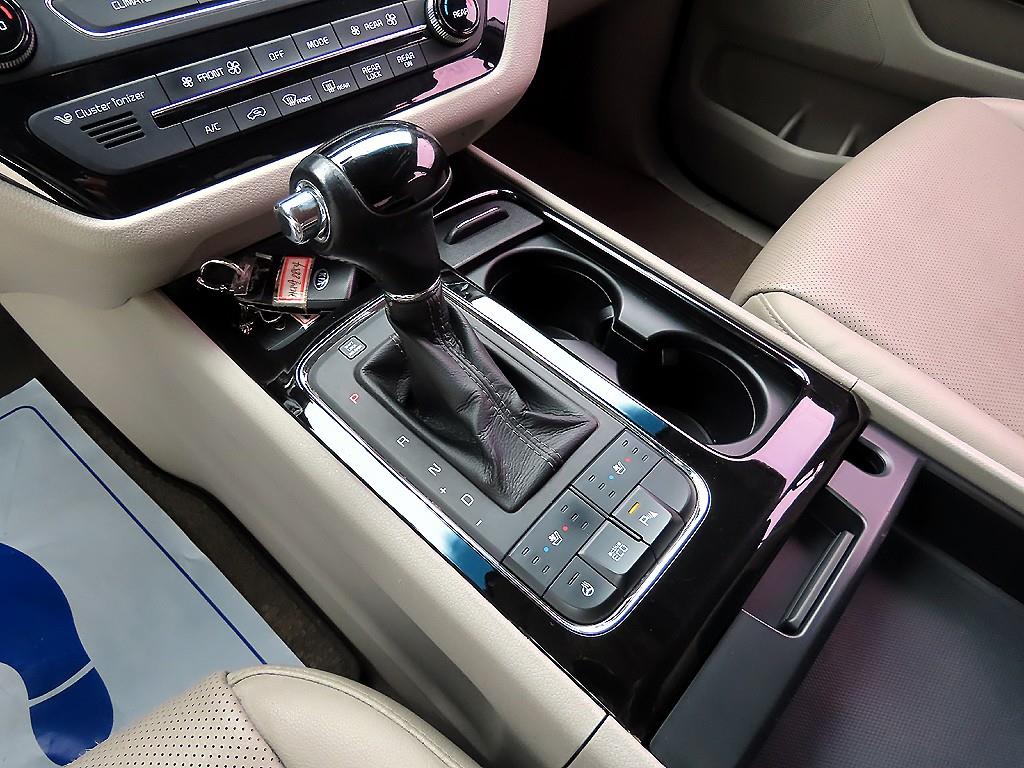 KIA Carnival - Vista 10