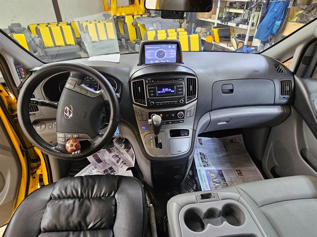 HYUNDAI Starex - Vista 10