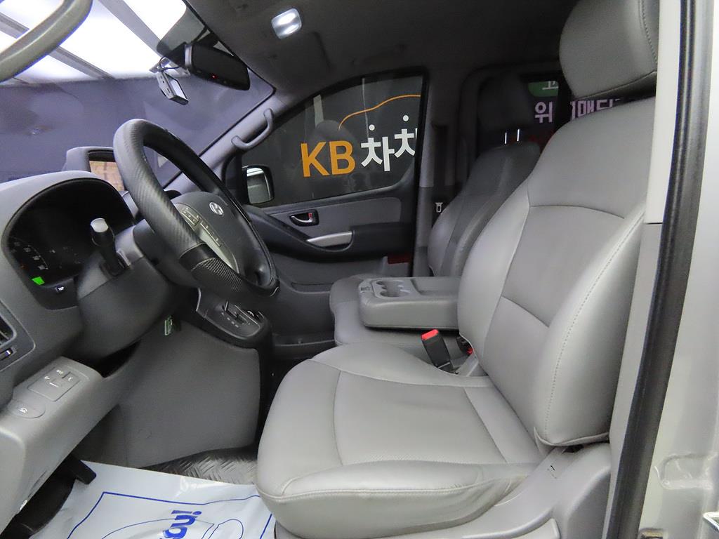 HYUNDAI Starex - Vista 7