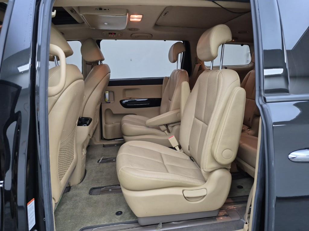 KIA Carnival - Vista 12
