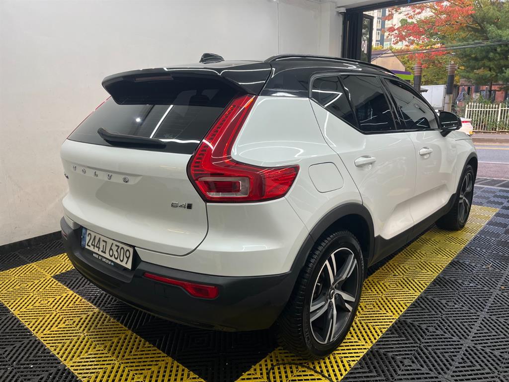 Volvo XC40 - Vista 4