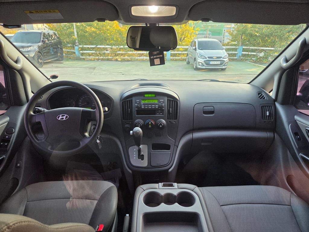 HYUNDAI Starex - Vista 6