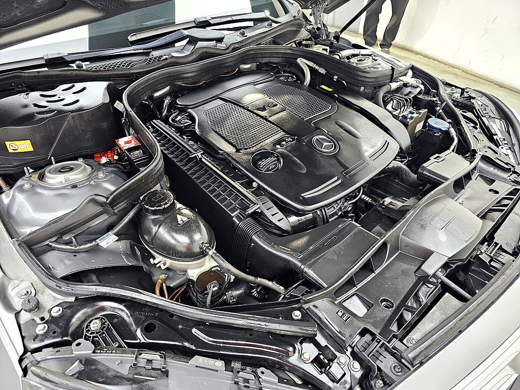 Mercedes Benz E class - Vista 6