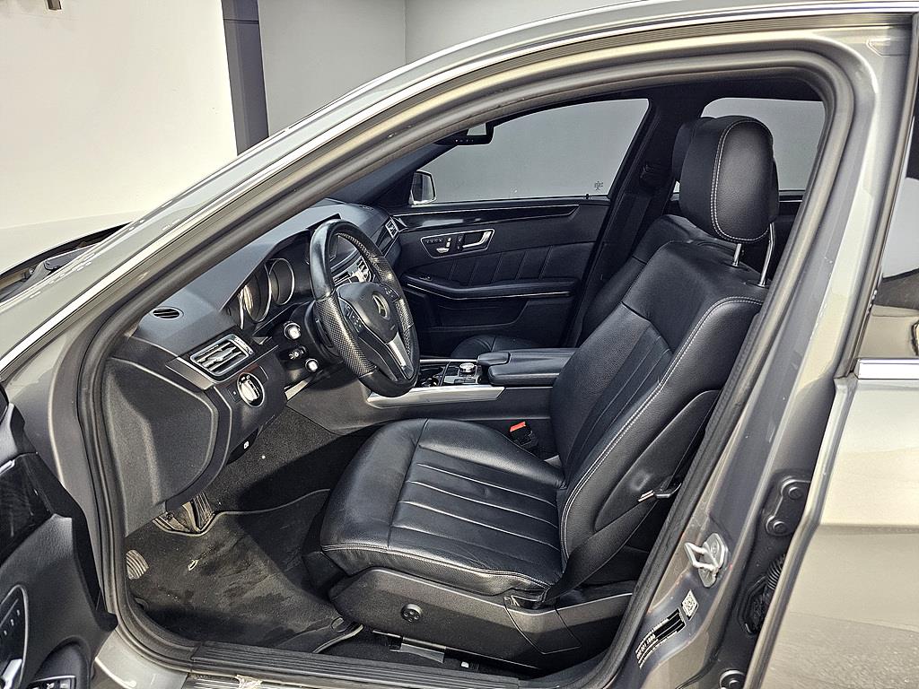 Mercedes Benz E class - Vista 8