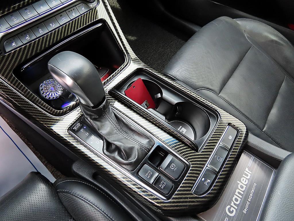 HYUNDAI Grandeur - Vista 11