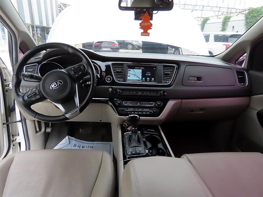 KIA Carnival - Vista 7