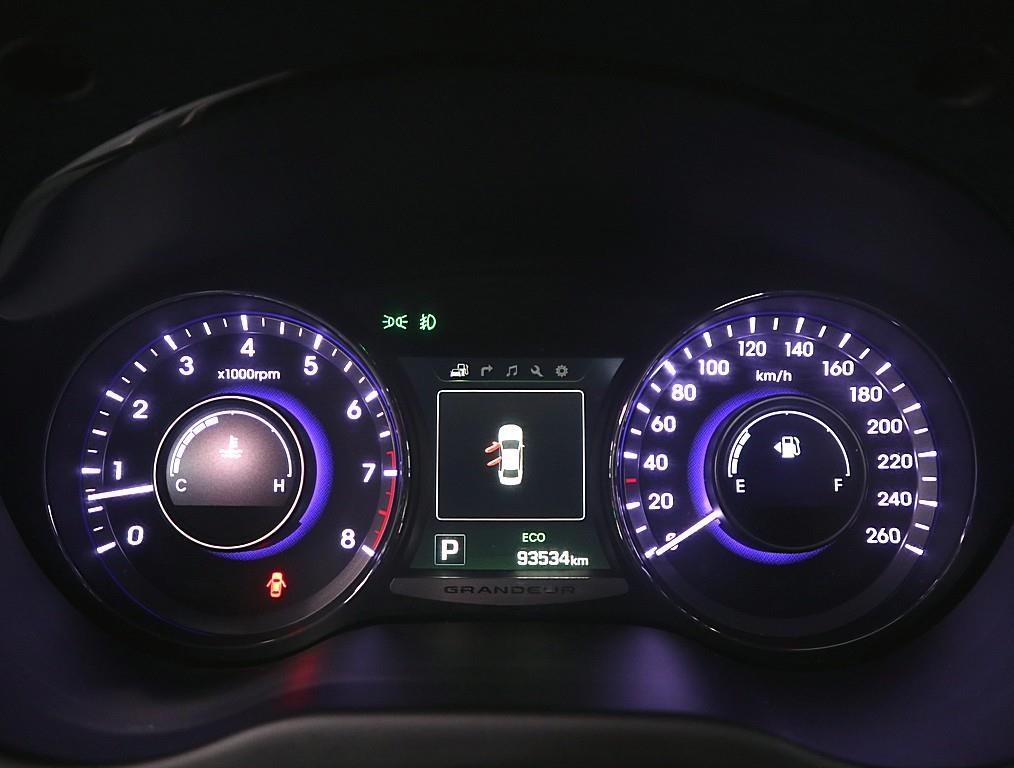 HYUNDAI Grandeur - Vista 5