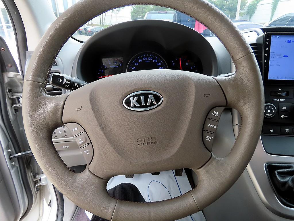 KIA Carnival - Vista 8